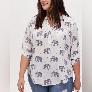 Torrid Harper 3/4 sleeve pullover blouse in elephant print. Size 3.